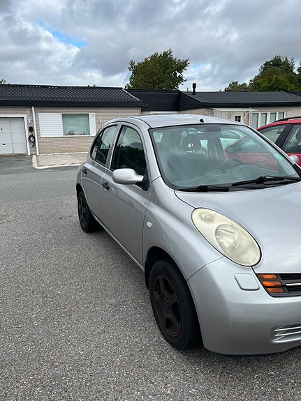 Nissan Micra 2 of 4