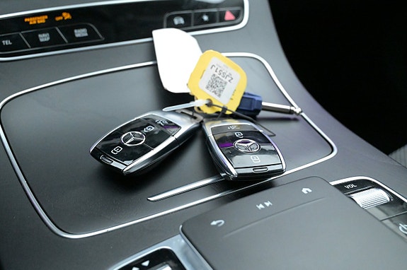 Mercedes-Benz E300 23 of 27
