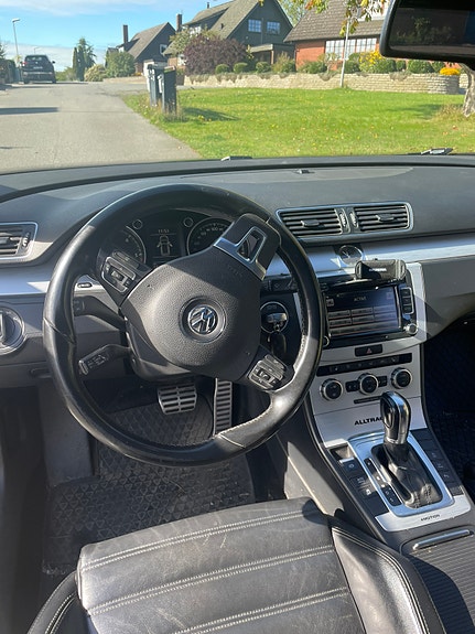 Volkswagen Passat Alltrack 9 of 10