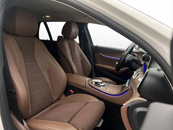 Mercedes-Benz E220 30 of 30