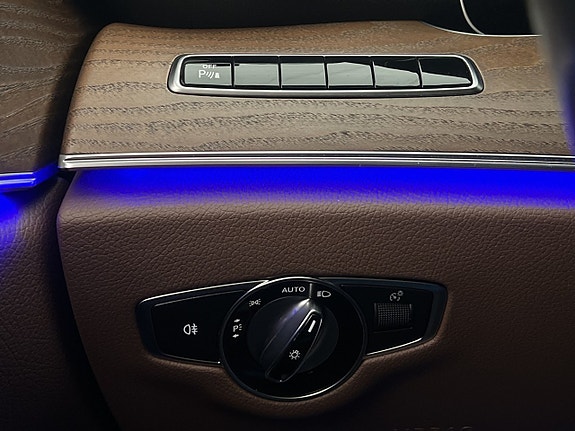 Mercedes-Benz E220 17 of 30