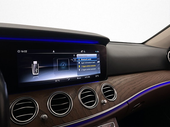 Mercedes-Benz E220 26 of 30