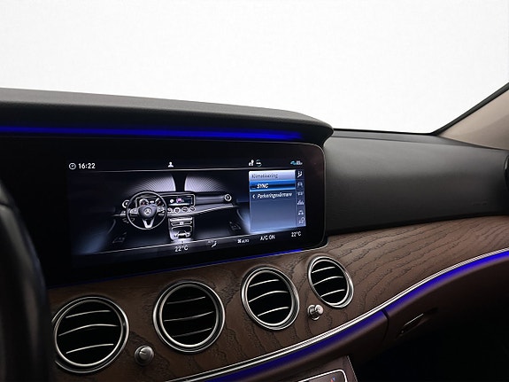 Mercedes-Benz E220 27 of 30