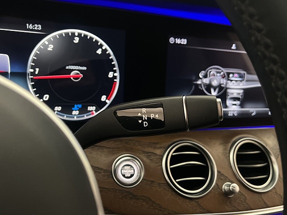 Mercedes-Benz E220 21 of 30