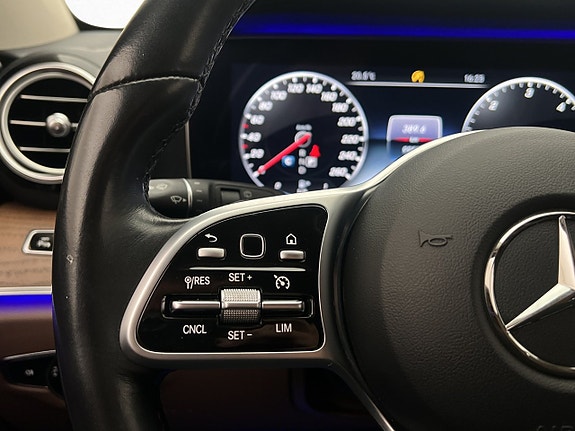 Mercedes-Benz E220 18 of 30
