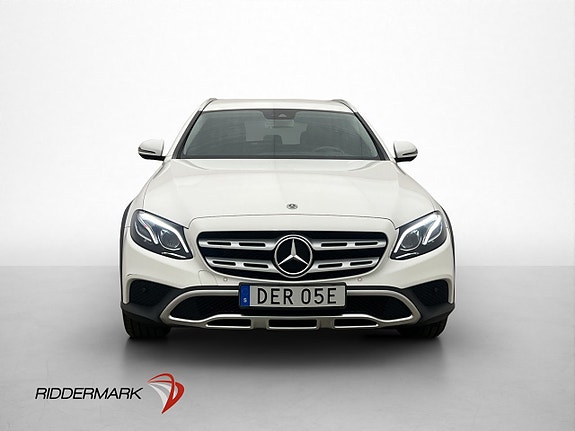 Mercedes-Benz E220 2 of 30
