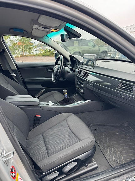 BMW 320i 10 of 11