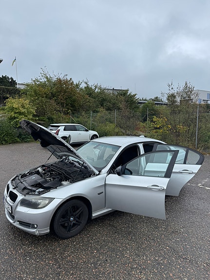 BMW 320i 11 of 11