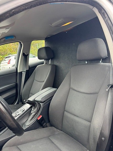BMW 320i 9 of 11