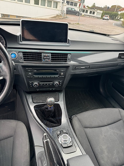 BMW 320i 8 of 11