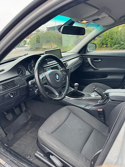 BMW 320i 7 of 11
