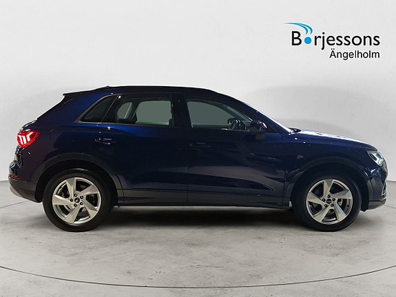 Audi Q3 2 of 10