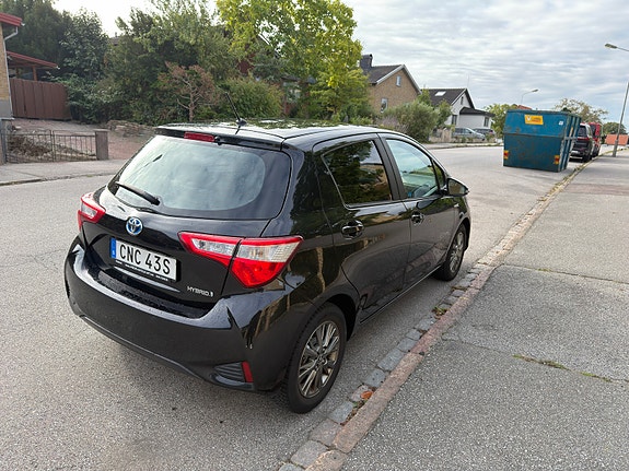 Toyota Yaris 3 of 18