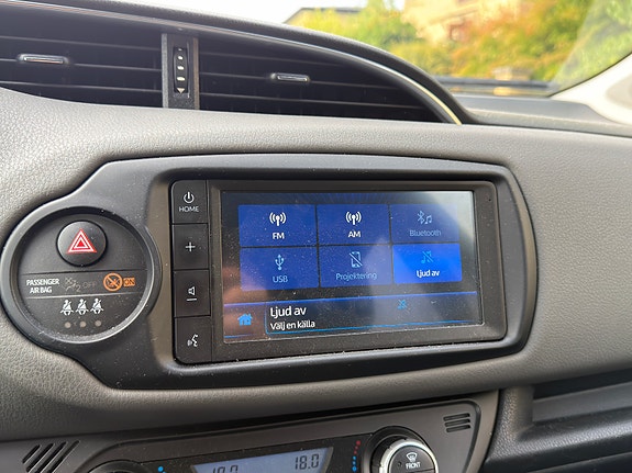 Toyota Yaris 9 of 18