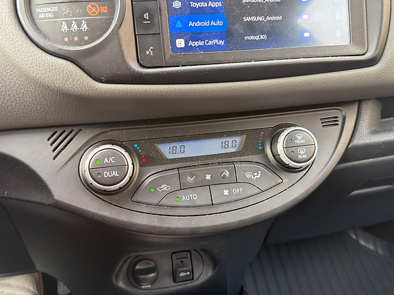 Toyota Yaris 12 of 18