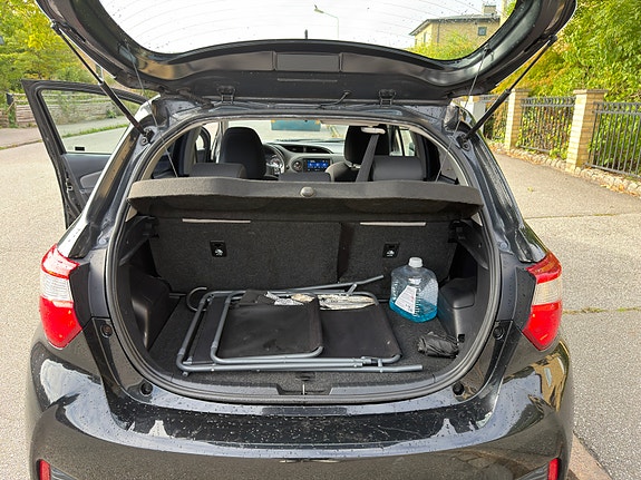 Toyota Yaris 7 of 18