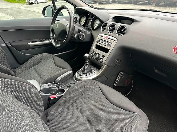 Peugeot 308 SW 4 of 5