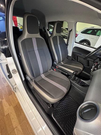Volkswagen UP! 8 of 19