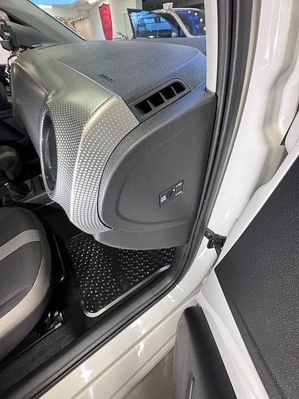 Volkswagen UP! 17 of 19