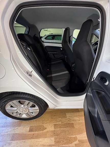 Volkswagen UP! 9 of 19