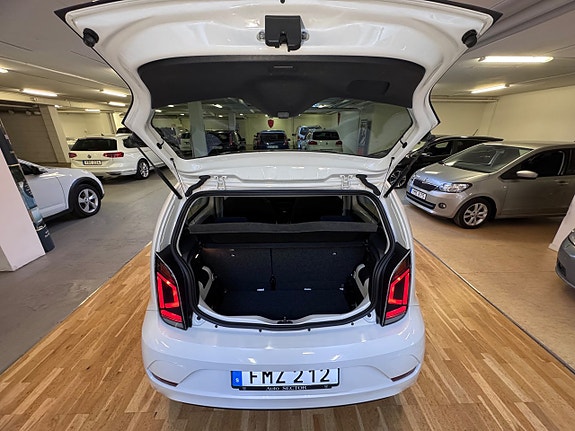 Volkswagen UP! 15 of 19