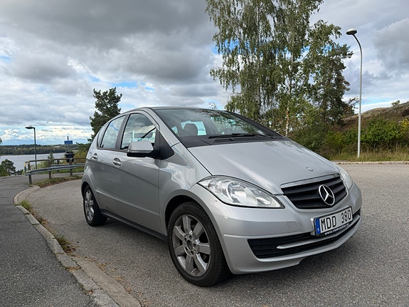 Mercedes-Benz A180 2 of 9