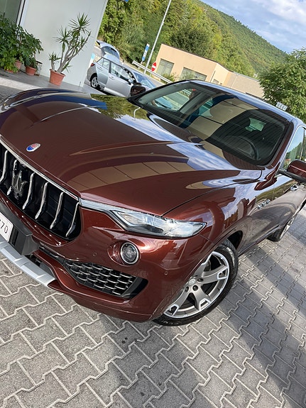 Maserati Levante 2 of 4