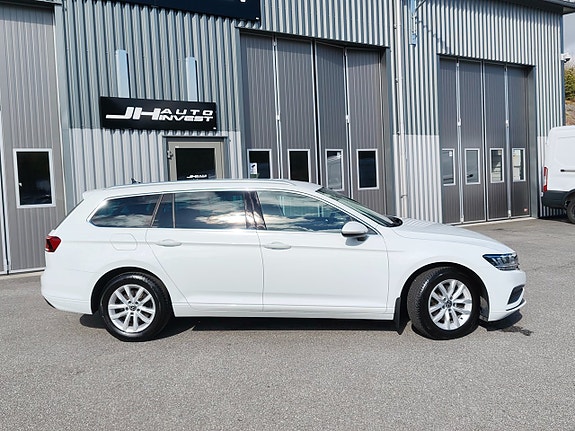 Volkswagen Passat 4 of 23