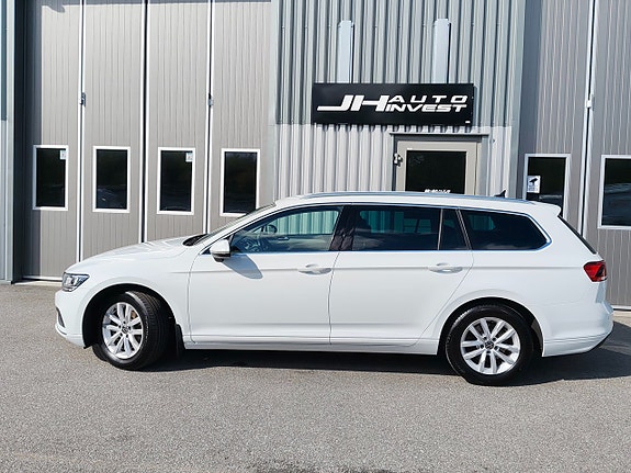Volkswagen Passat 10 of 23