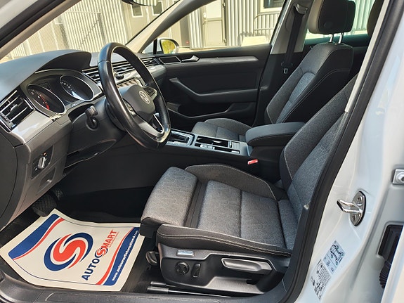 Volkswagen Passat 13 of 23