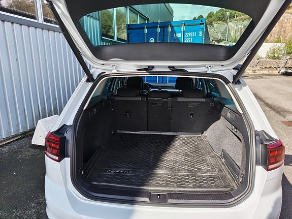 Volkswagen Passat 17 of 23