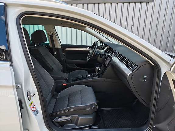 Volkswagen Passat 20 of 23