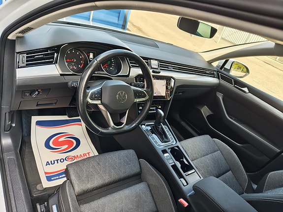 Volkswagen Passat 14 of 23