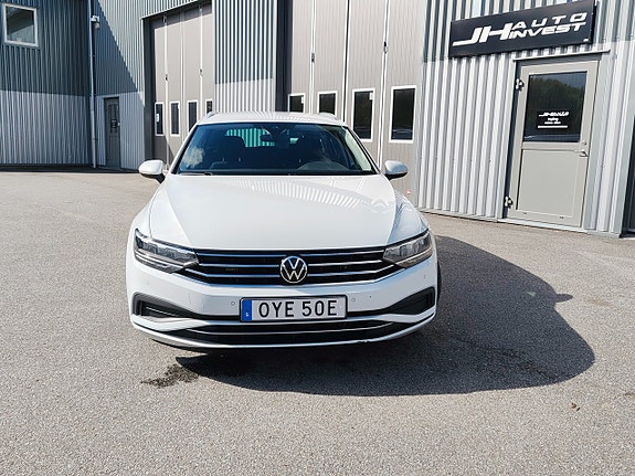 Volkswagen Passat 3 of 23