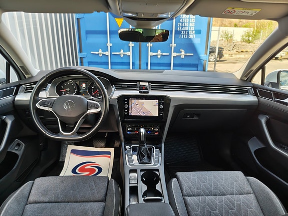 Volkswagen Passat 16 of 23