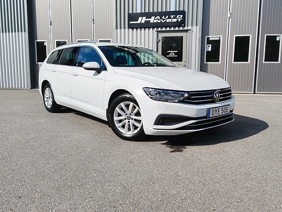 Volkswagen Passat 2 of 23