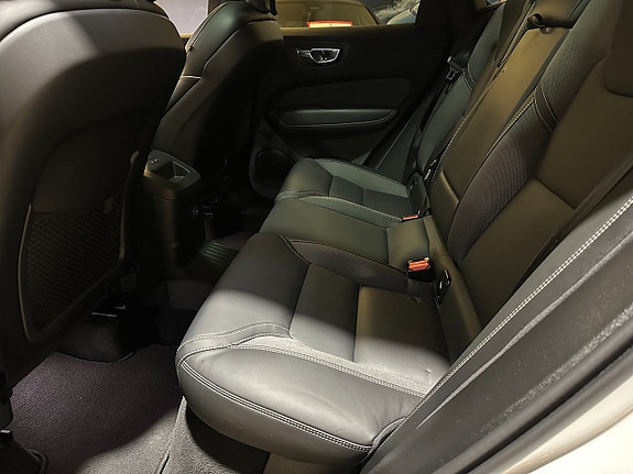 Volvo XC60 3 of 18