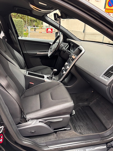 Volvo XC60 8 of 11