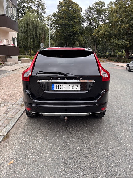 Volvo XC60 2 of 11