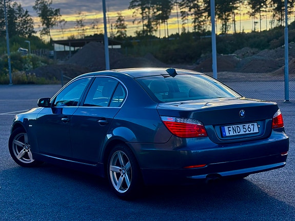 BMW 523i 4 of 10