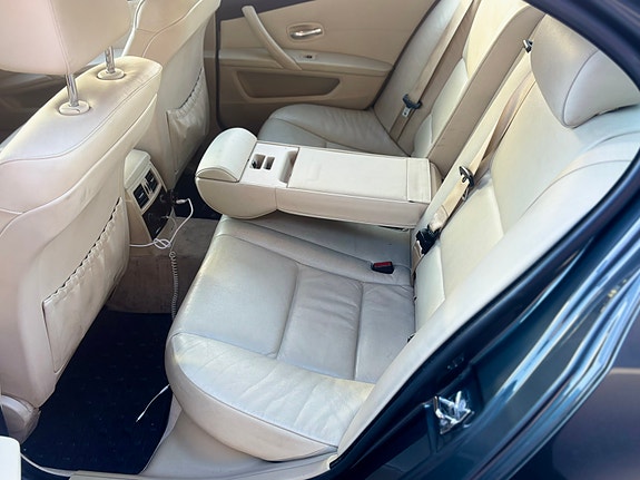 BMW 523i 9 of 10
