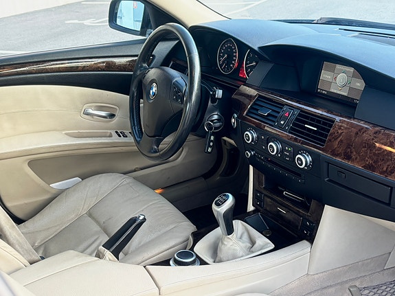 BMW 523i 7 of 10