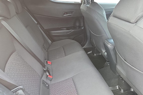 Toyota C-HR 16 of 20