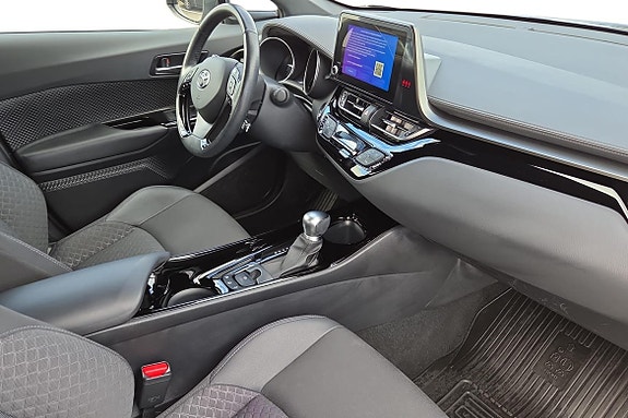 Toyota C-HR 14 of 20