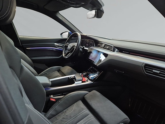 Audi Q8 8 of 9