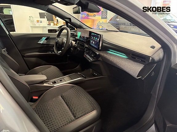 Renault Clio 10 of 16