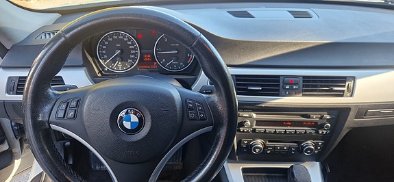 BMW 318d 4 of 8