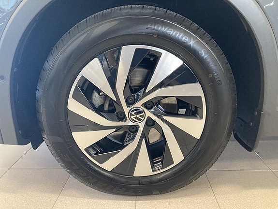 Volkswagen Tiguan 8 of 25