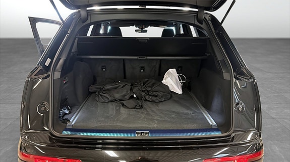 Audi Q7 12 of 12