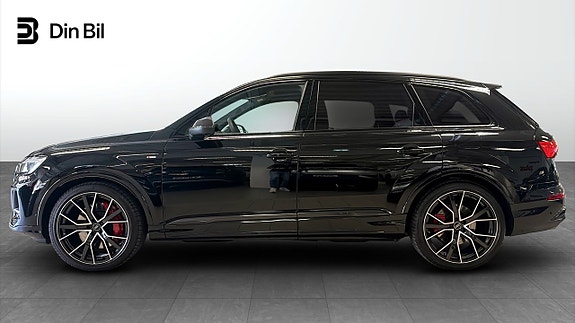 Audi Q7 2 of 12